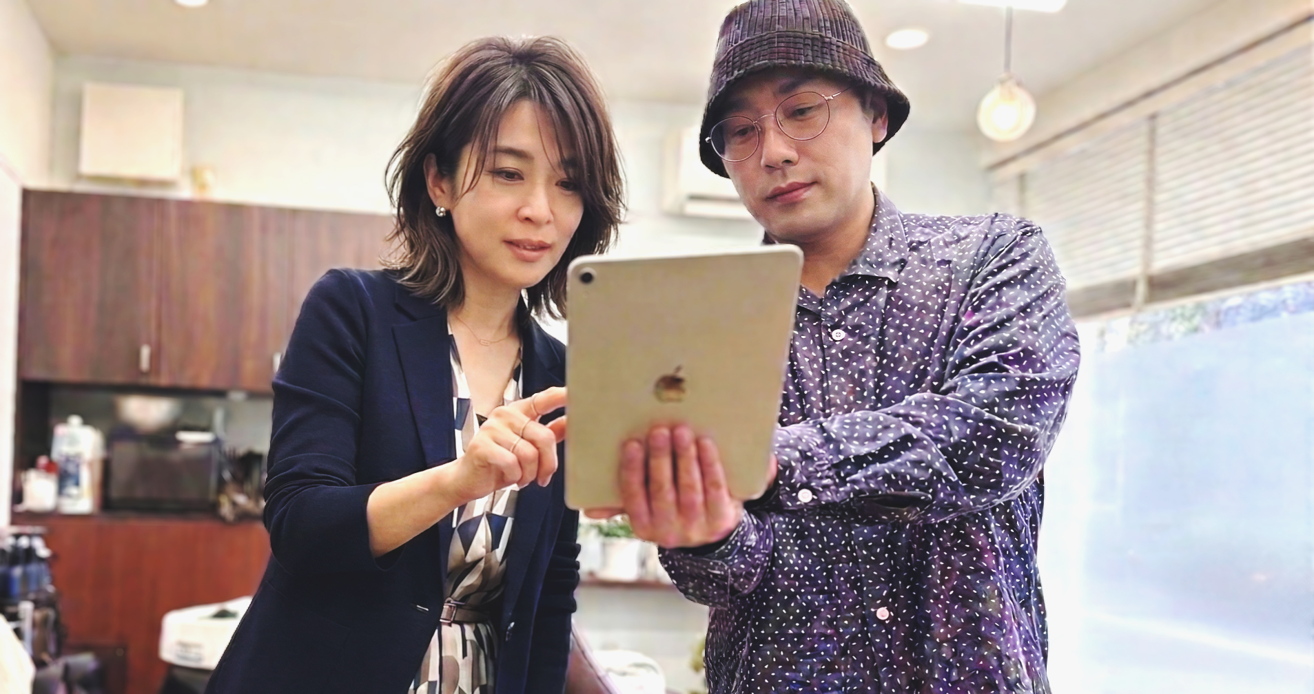 整えられたデスクとノート